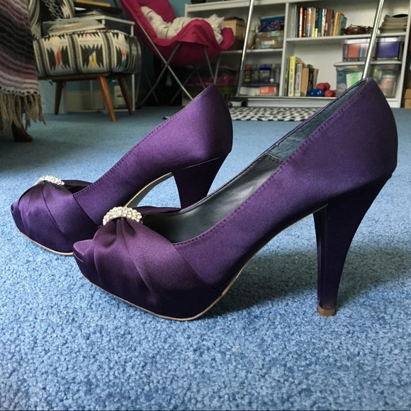 Michelangelo Diana lapis heels with crystal accent - Picture 3 of 6